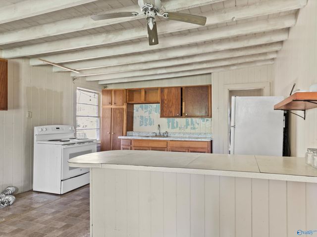 15 Pine Dale Drive, Guntersville, AL 35976