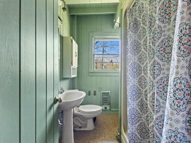 15 Pine Dale Drive, Guntersville, AL 35976