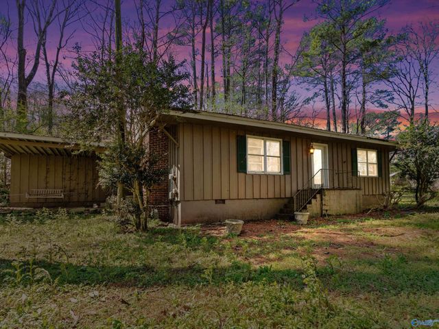 15 Pine Dale Drive, Guntersville, AL 35976
