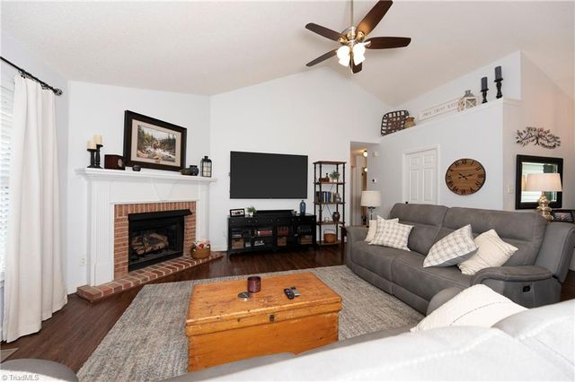 6630 Valleyoak Drive, Clemmons, NC 27012