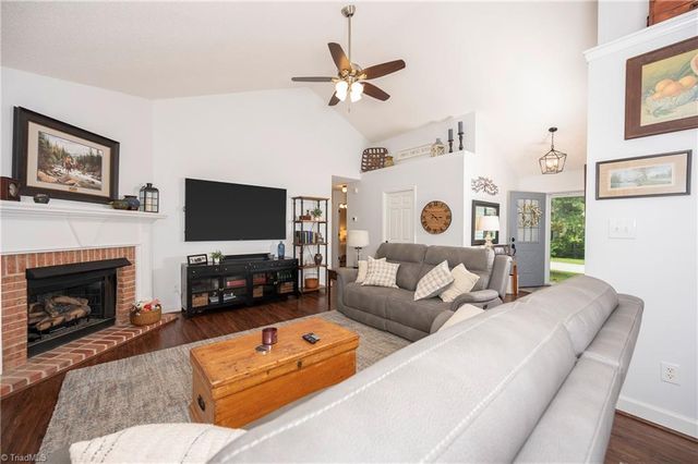 6630 Valleyoak Drive, Clemmons, NC 27012