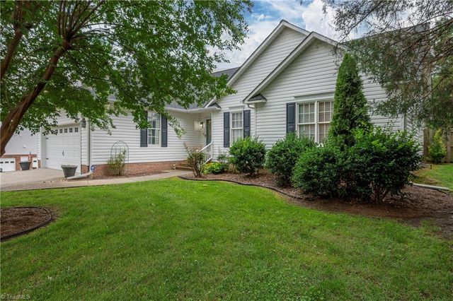 6630 Valleyoak Drive, Clemmons, NC 27012
