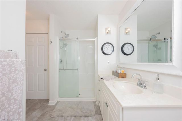 6630 Valleyoak Drive, Clemmons, NC 27012