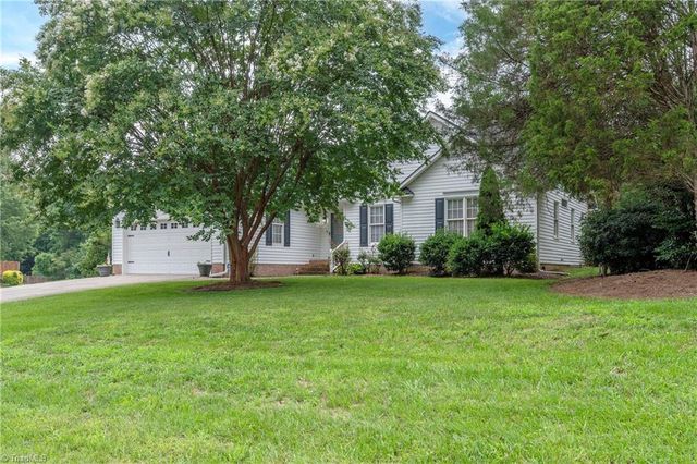 6630 Valleyoak Drive, Clemmons, NC 27012