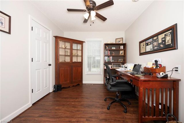 6630 Valleyoak Drive, Clemmons, NC 27012