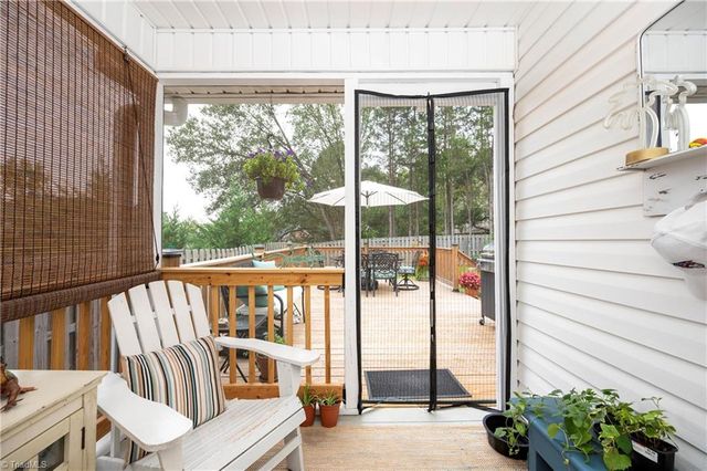 6630 Valleyoak Drive, Clemmons, NC 27012