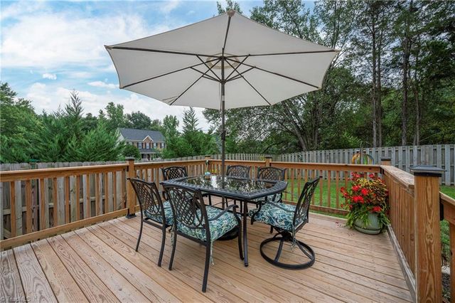 6630 Valleyoak Drive, Clemmons, NC 27012