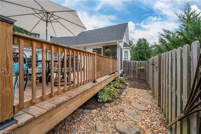 6630 Valleyoak Drive, Clemmons, NC 27012