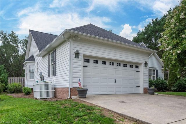6630 Valleyoak Drive, Clemmons, NC 27012