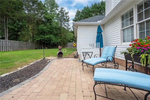 6630 Valleyoak Drive, Clemmons, NC 27012