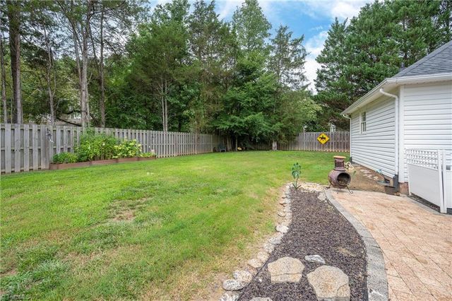 6630 Valleyoak Drive, Clemmons, NC 27012