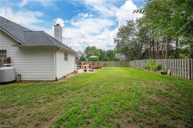 6630 Valleyoak Drive, Clemmons, NC 27012