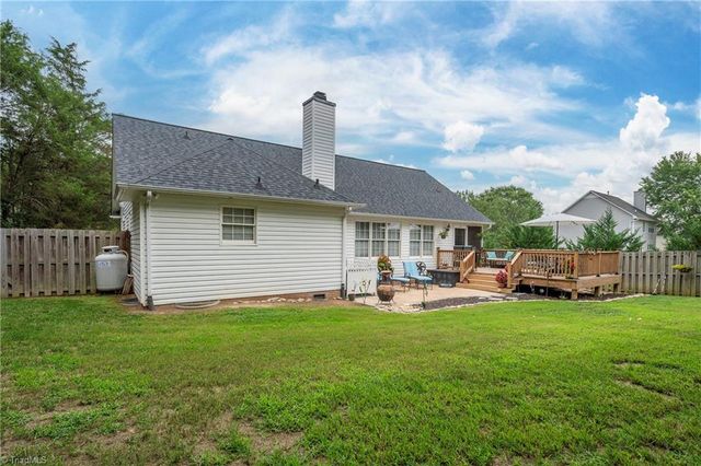 6630 Valleyoak Drive, Clemmons, NC 27012