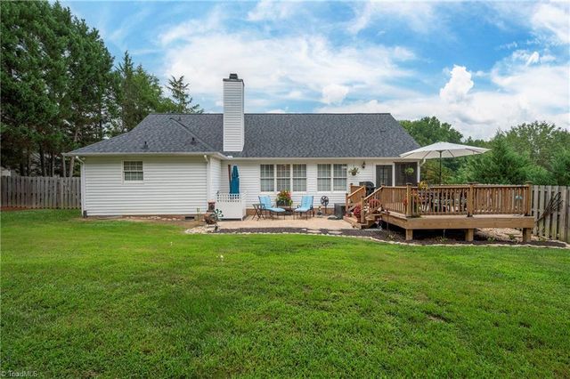 6630 Valleyoak Drive, Clemmons, NC 27012