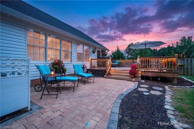 6630 Valleyoak Drive, Clemmons, NC 27012