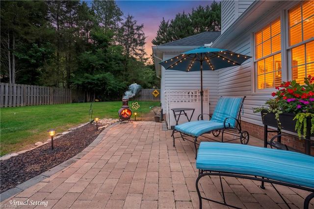 6630 Valleyoak Drive, Clemmons, NC 27012