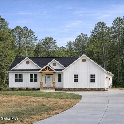 929 Pearse Road, Niskayuna, NY 12309