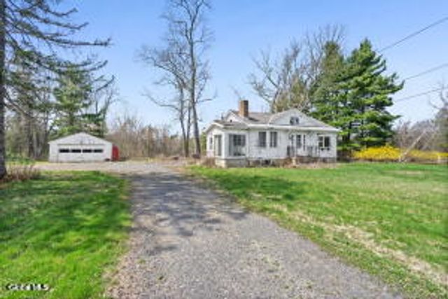 929 Pearse Road, Niskayuna, NY 12309