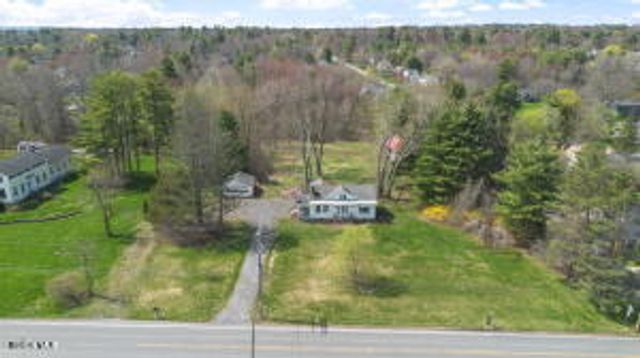 929 Pearse Road, Niskayuna, NY 12309