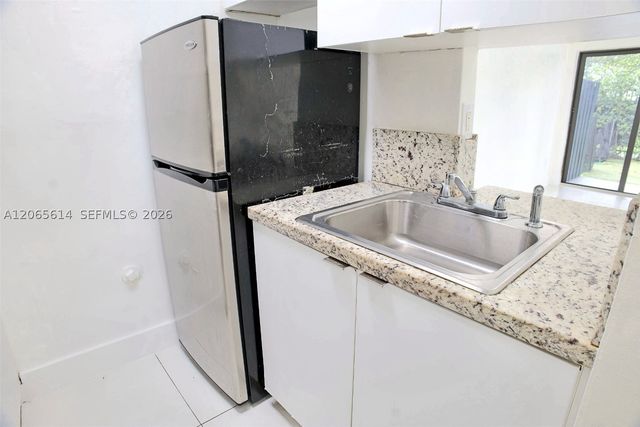 4271 NW 11th St 4, Miami, FL 33126