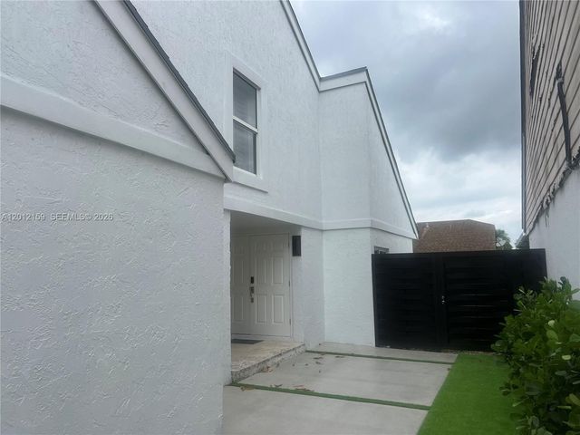 13595 SW 99th St, Miami, FL 33186