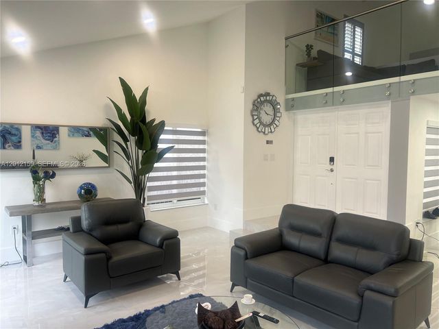 13595 SW 99th St, Miami, FL 33186