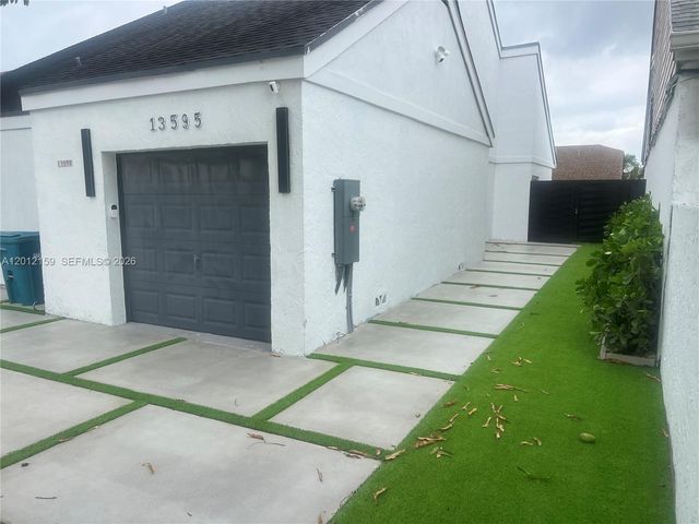 13595 SW 99th St, Miami, FL 33186