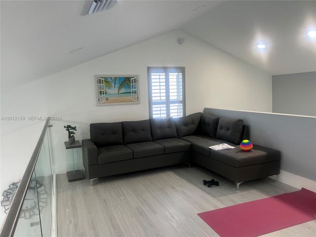 13595 SW 99th St, Miami, FL 33186