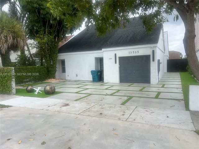 13595 SW 99th St, Miami, FL 33186