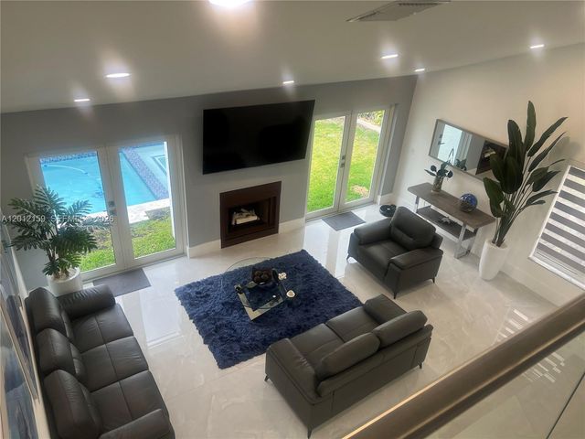 13595 SW 99th St, Miami, FL 33186