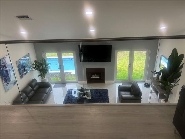 13595 SW 99th St, Miami, FL 33186