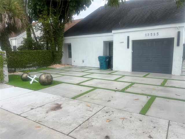 13595 SW 99th St, Miami, FL 33186