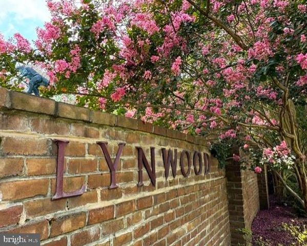6367 LYNWOOD HILL RD, Mclean, VA 22101