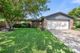 413 Linda Drive, Burleson, TX 76028