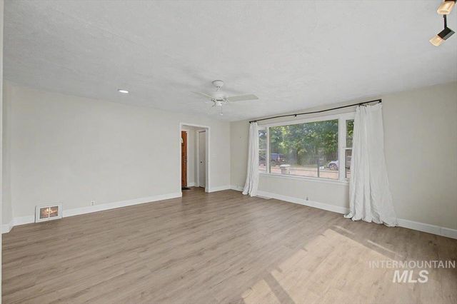 215 Shoshone, Nampa, ID 83651