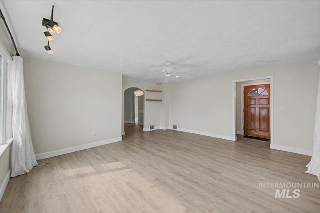 215 Shoshone, Nampa, ID 83651