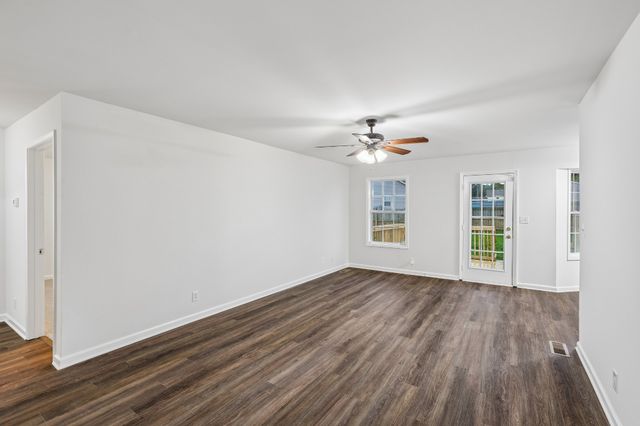 246 Senator Dr, Clarksville, TN 37042