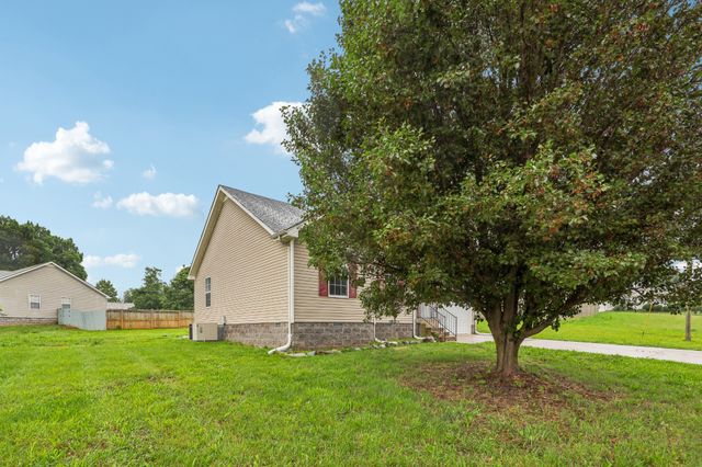 246 Senator Dr, Clarksville, TN 37042