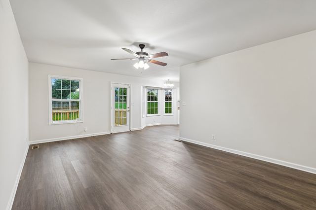246 Senator Dr, Clarksville, TN 37042