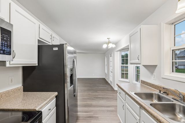 246 Senator Dr, Clarksville, TN 37042