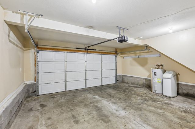 246 Senator Dr, Clarksville, TN 37042