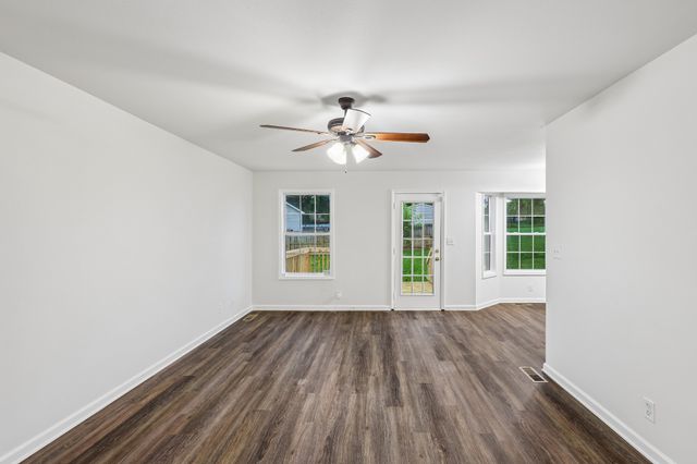 246 Senator Dr, Clarksville, TN 37042