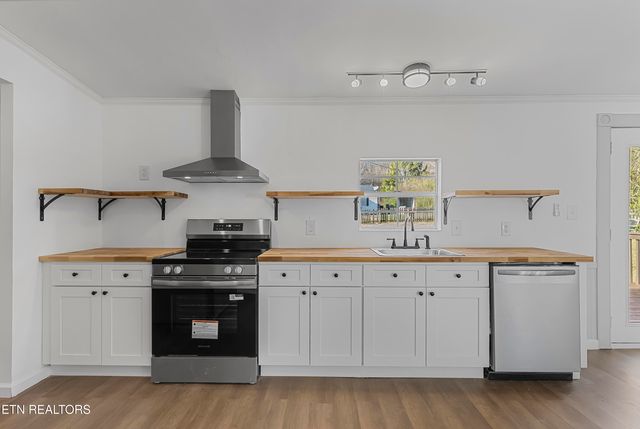 806 Reynolds Ave, Clinton, TN 37716