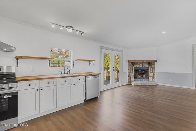 806 Reynolds Ave, Clinton, TN 37716