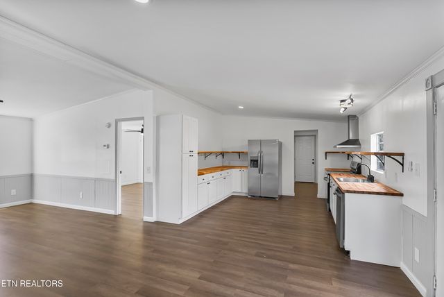 806 Reynolds Ave, Clinton, TN 37716