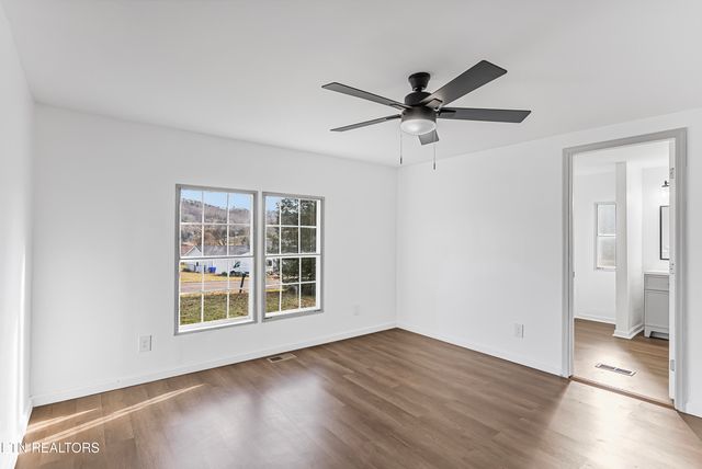 806 Reynolds Ave, Clinton, TN 37716