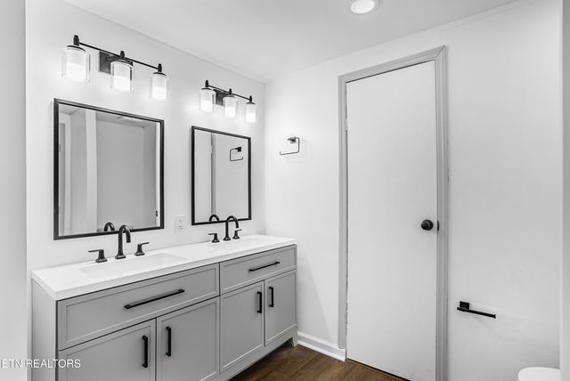 806 Reynolds Ave, Clinton, TN 37716