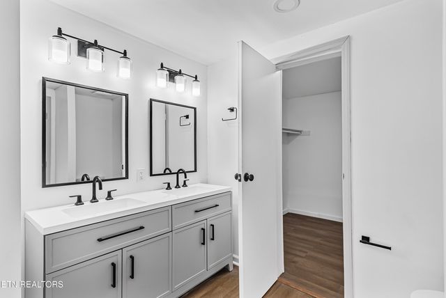 806 Reynolds Ave, Clinton, TN 37716