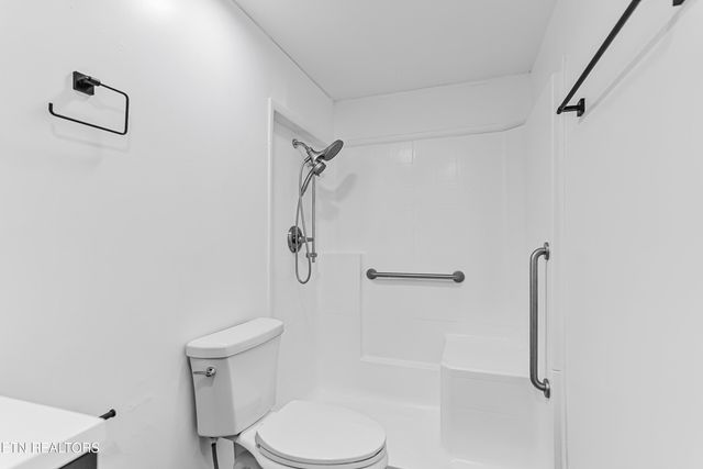 806 Reynolds Ave, Clinton, TN 37716