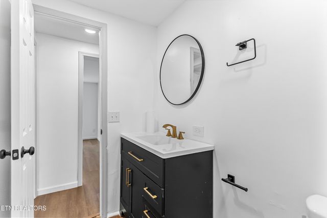 806 Reynolds Ave, Clinton, TN 37716